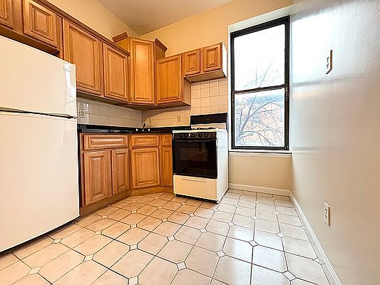 2nd image of 208 5th Ave #2F