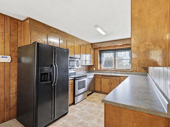 3rd image of 136 Orchard Dr
