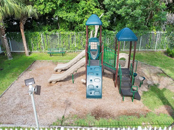 986 Summit Lake Drive, West Palm Beach, FL 33406