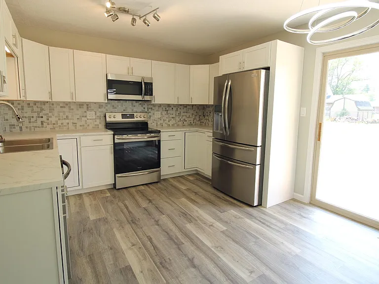 1529 Texas Dr — Photo 3