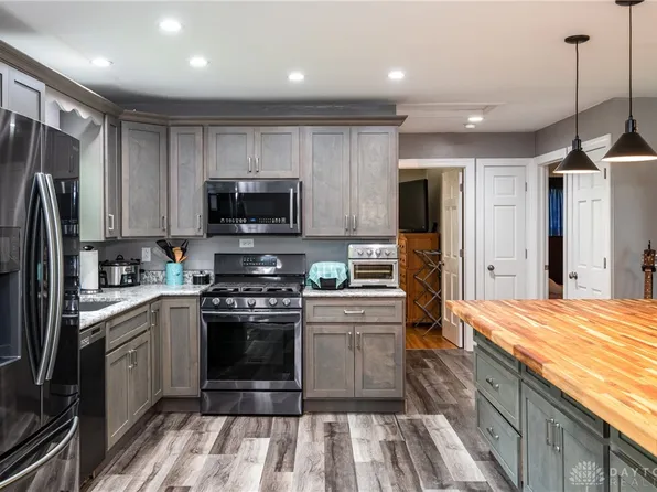 1560 Red Oak Rd, Dayton, OH 45432