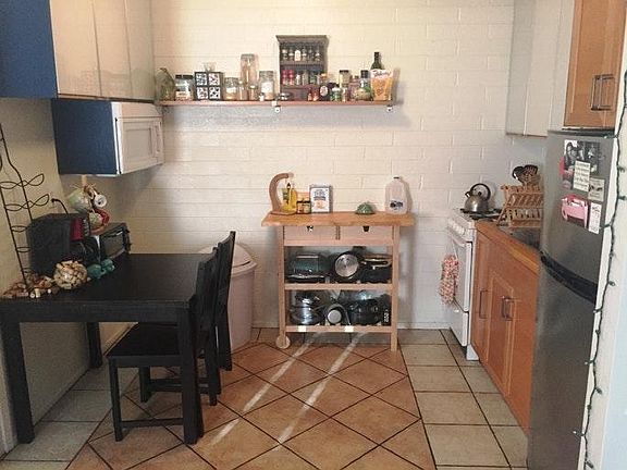 3rd image of 839 W 1st St APT B