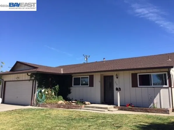 953 7th St, Ripon, CA 95366
