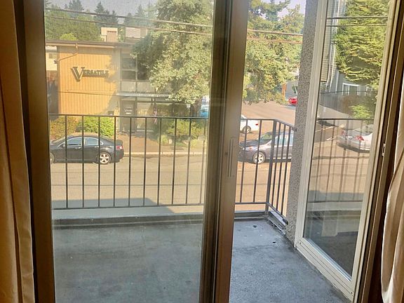 4th image of 3118 NE 123rd St #21