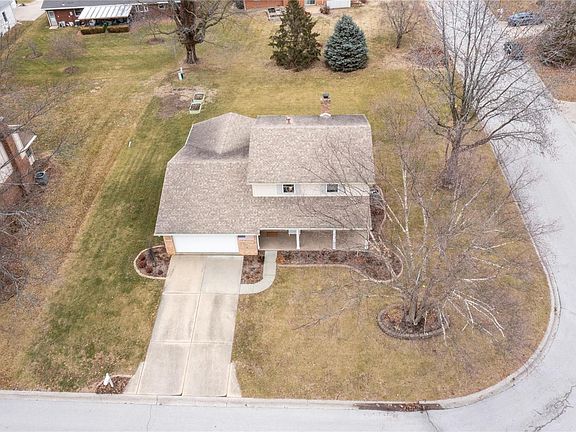 2nd image of 1713 Fairway Dr