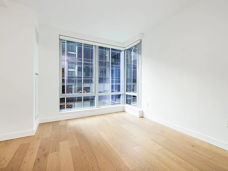 225 E 39th St #8E — Photo 13