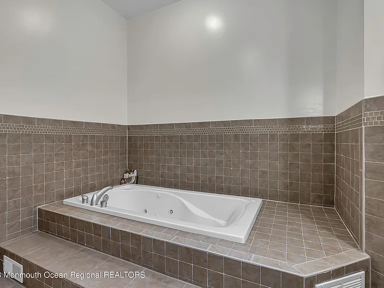 1607 Holbrook St — Photo 20