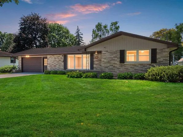 917 Myrtle Ln, Green Bay, WI 54304