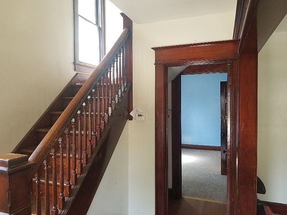 5th image of 904 S 8th St