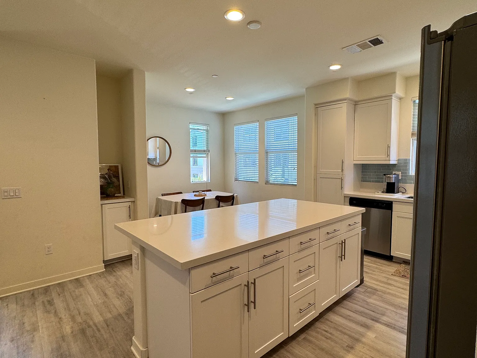2 bed, 1233 sqft, $3,400 — Photo 3