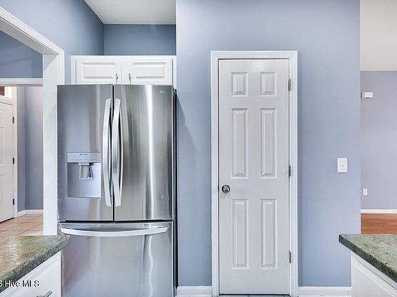 4th image of 909 Shelton Court