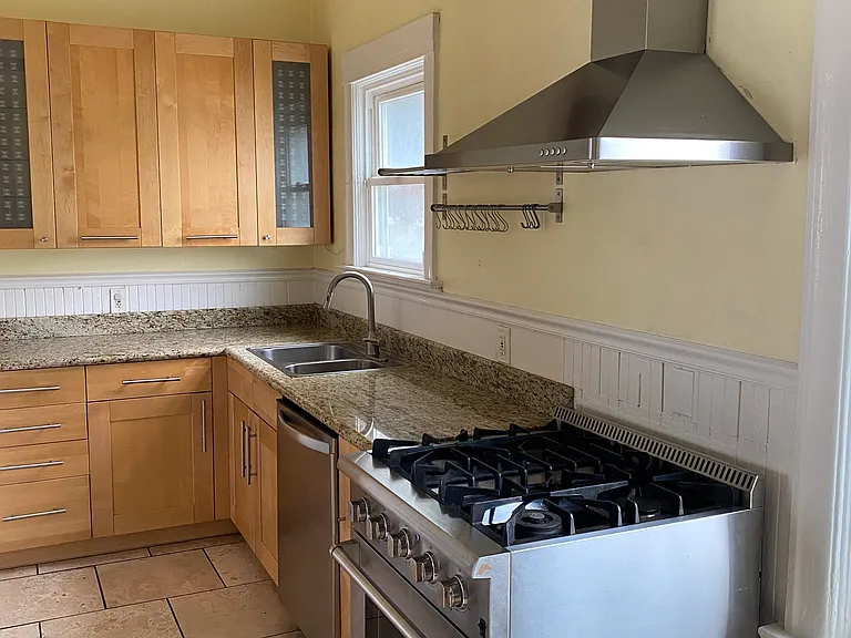 4629 Shattuck Ave — Photo 17