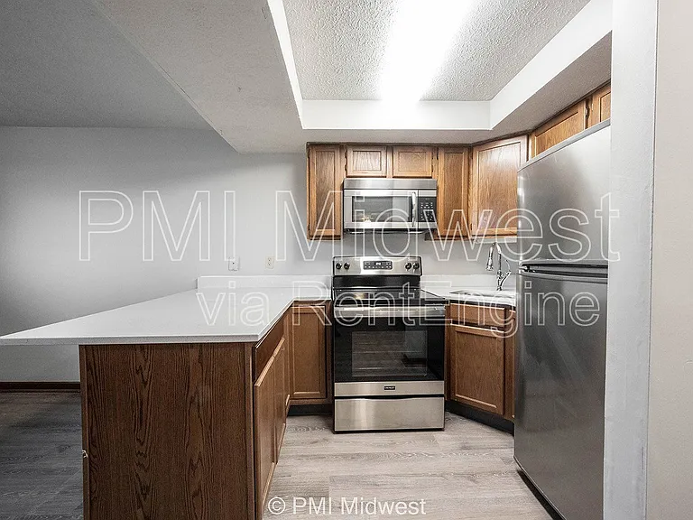 Parkway Apartments — Photo 35