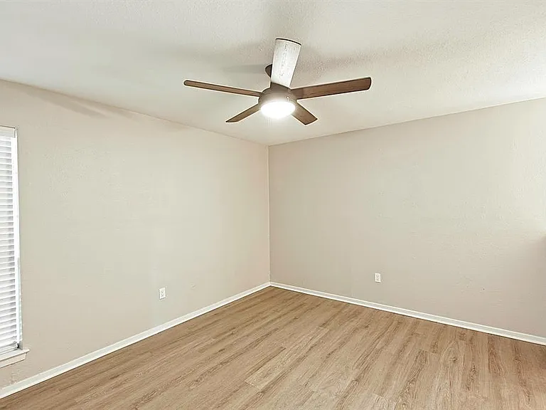 889 Dublin Dr #D — Photo 19