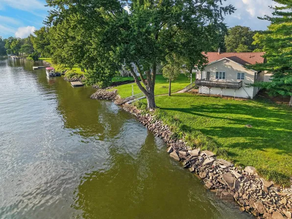 904 Cottage Row Rd, Cedar Falls, IA 50613