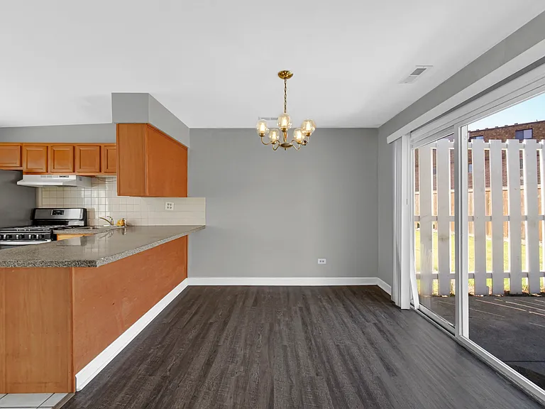 847 Oxford Pl #847 — Photo 9