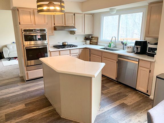 2nd image of 46418 Cider Mill Dr