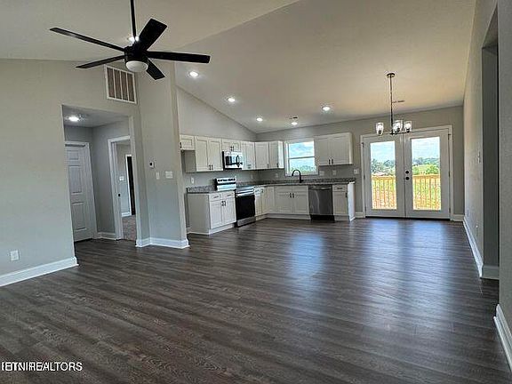 5th image of 122 Ogle Dr