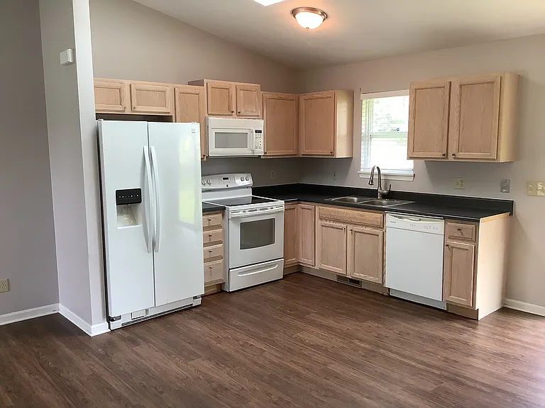 8298 Macintosh Ln — Photo 2
