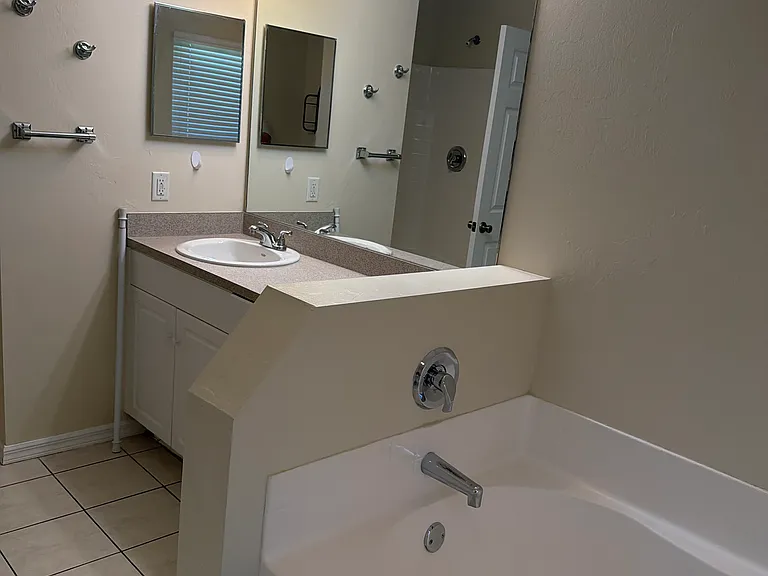 3807 SW 7th Pl — Photo 9