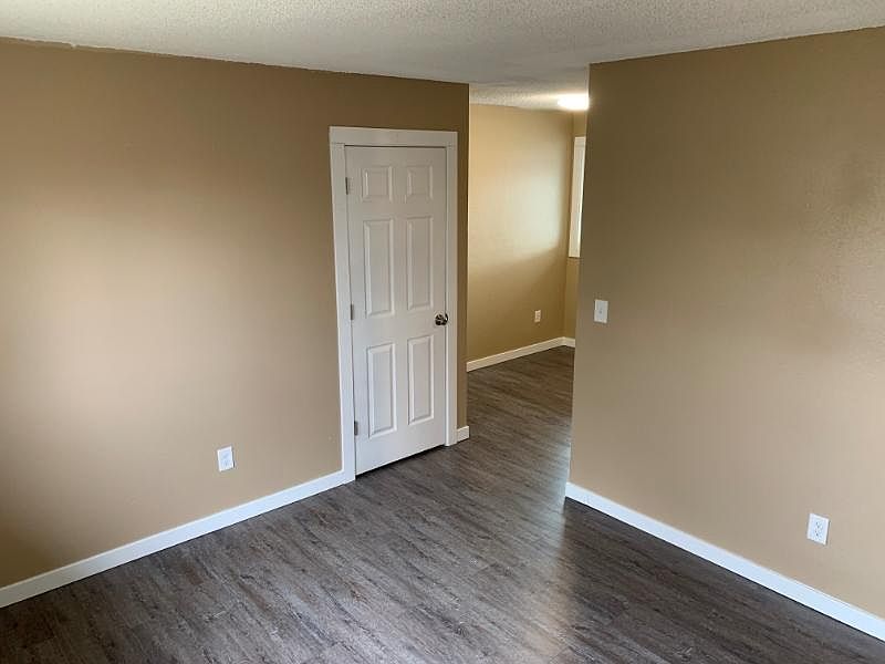 2nd image of 179 Glenwood Dr #D