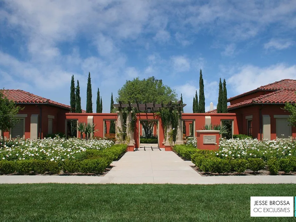 38 Cienega
