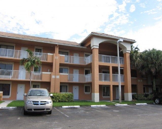 1st image of 6900 SW 39th St APT 209