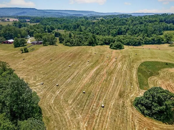 4 Plum Creek Rd, Sparta, TN 38583