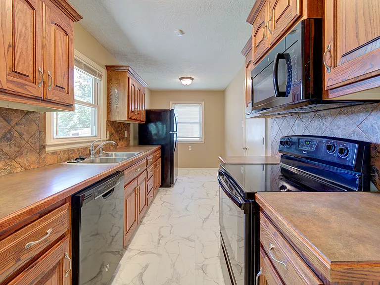 6604 N Campbell St — Photo 4