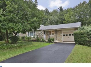 94 Beechwood Dr, Huntingdon Valley, PA 19006