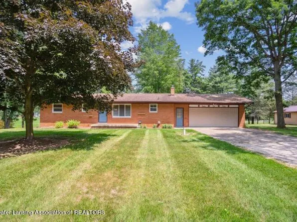 2230 Armond Rd, Howell, MI 48855