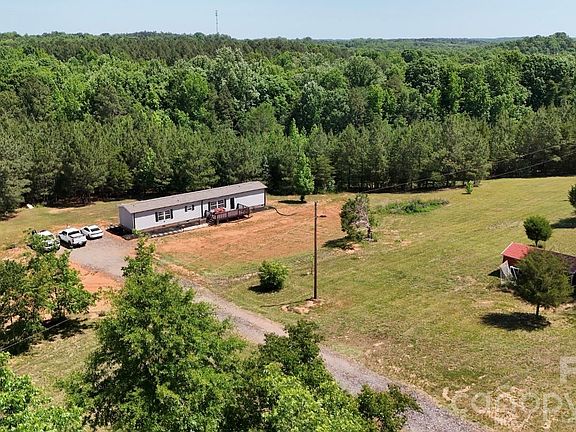3rd image of 365 Guernsey Ln #A