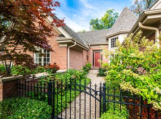 22 Graystone Ln, North Barrington, IL