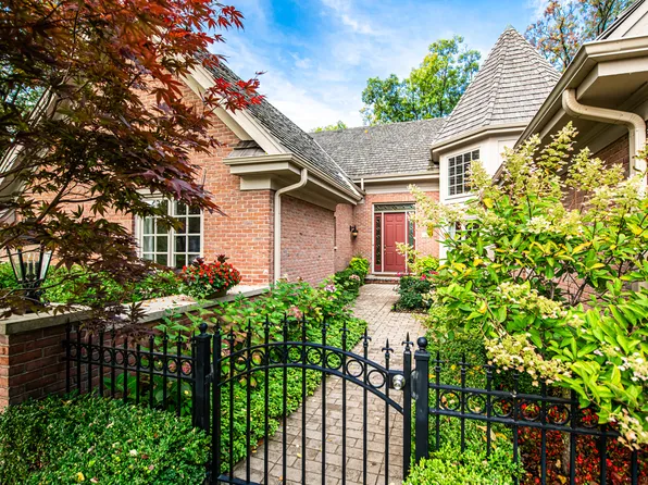 22 Graystone Ln, North Barrington, IL 60010
