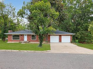 315 Hillcrest Dr, Bourbon, MO