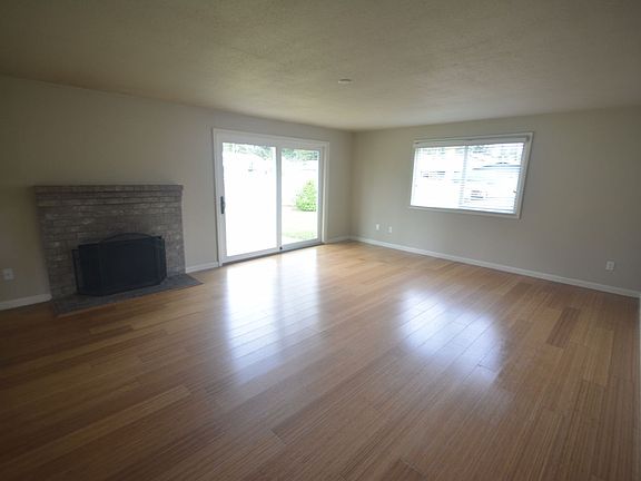 4th image of 10306 49th Dr NE