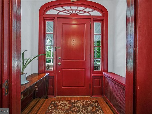 4th image of 725 Park Hill Dr