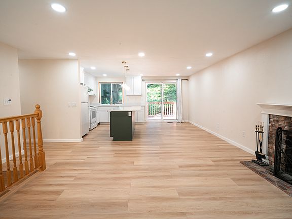 5th image of 12502 NE 140th St