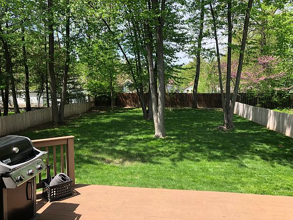 2nd image of 10762 Belmont Cir