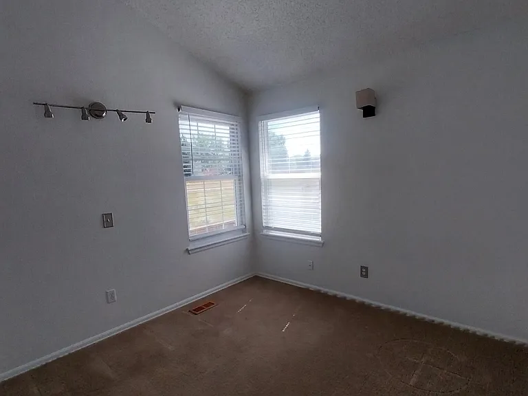 9786 Buckingham Ct — Photo 28