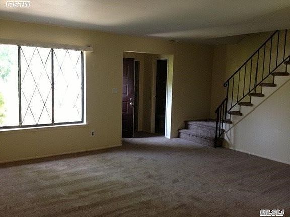 3rd image of 48 Briar Hill Ct
