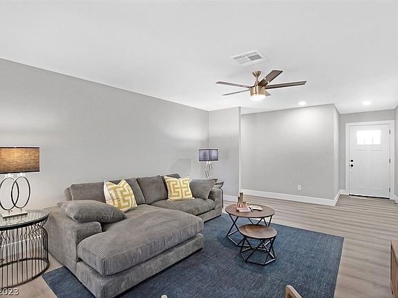 3rd image of 820 Vermillion Dr