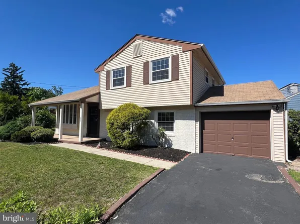 825 Lexington Ave, Blackwood, NJ 08012