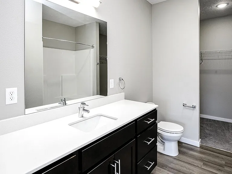 Cross Creek Apartments — Photo 17