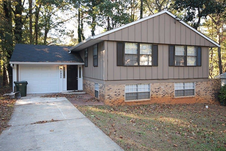 1st image of 2450 Carolyn Dr SE