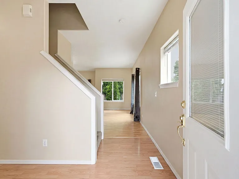 1499 NE Birkshire Ct — Photo 4