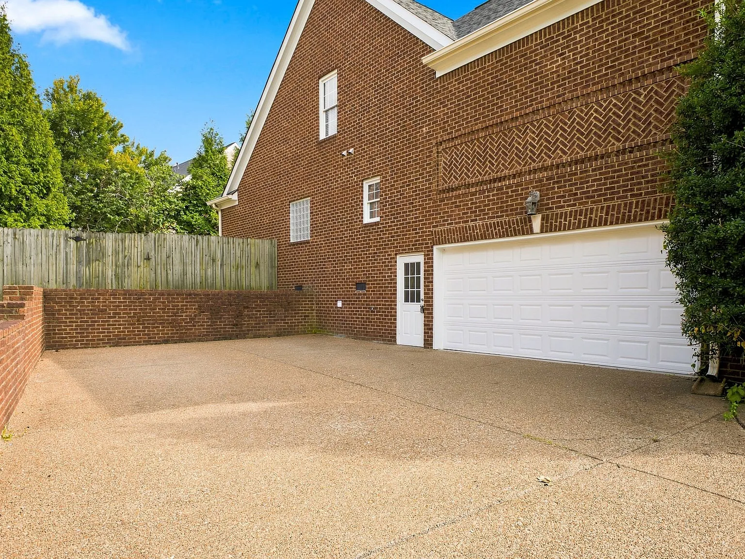 4 bed, 3.5 bath, 3290 sqft, $4,495 — Photo 4