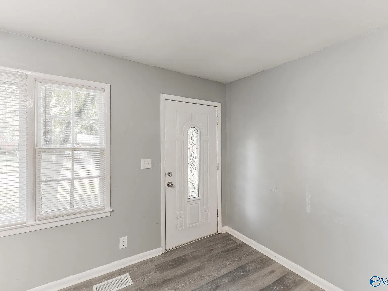 3 bed, 1.5 bath, 1047 sqft, $1,250 — Photo 3