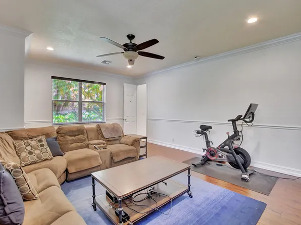 21294 Falls Ridge Way, Boca Raton, FL 33428