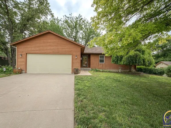 2411 SE Shorewood Ct, Topeka, KS 66605